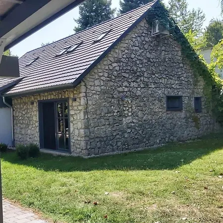 Medencés Szigligeten Nyaraló *
